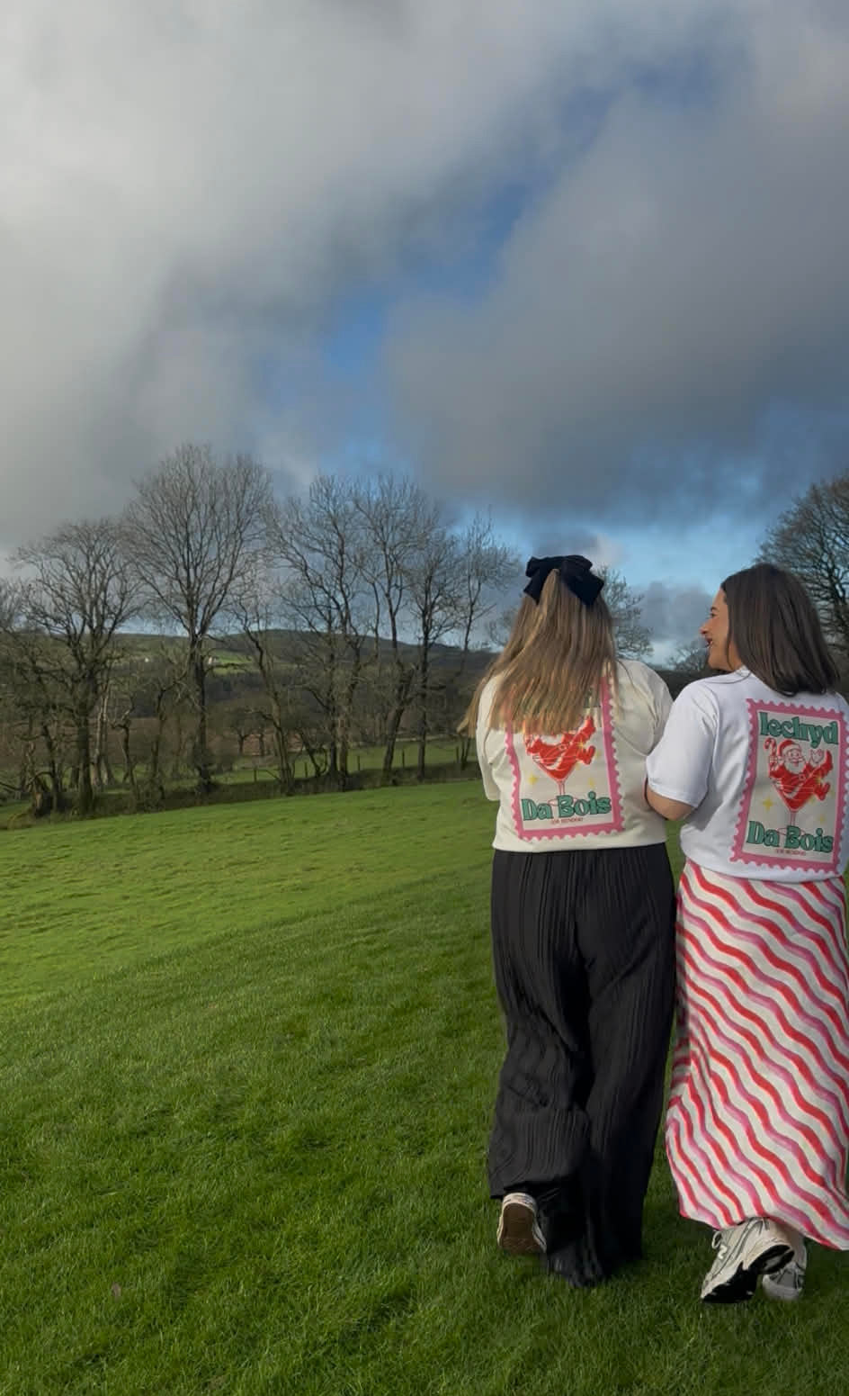 Crys T Iechyd Da Sion Corn | Santa Martini Glass Iechyd Da Oversized T-shirt