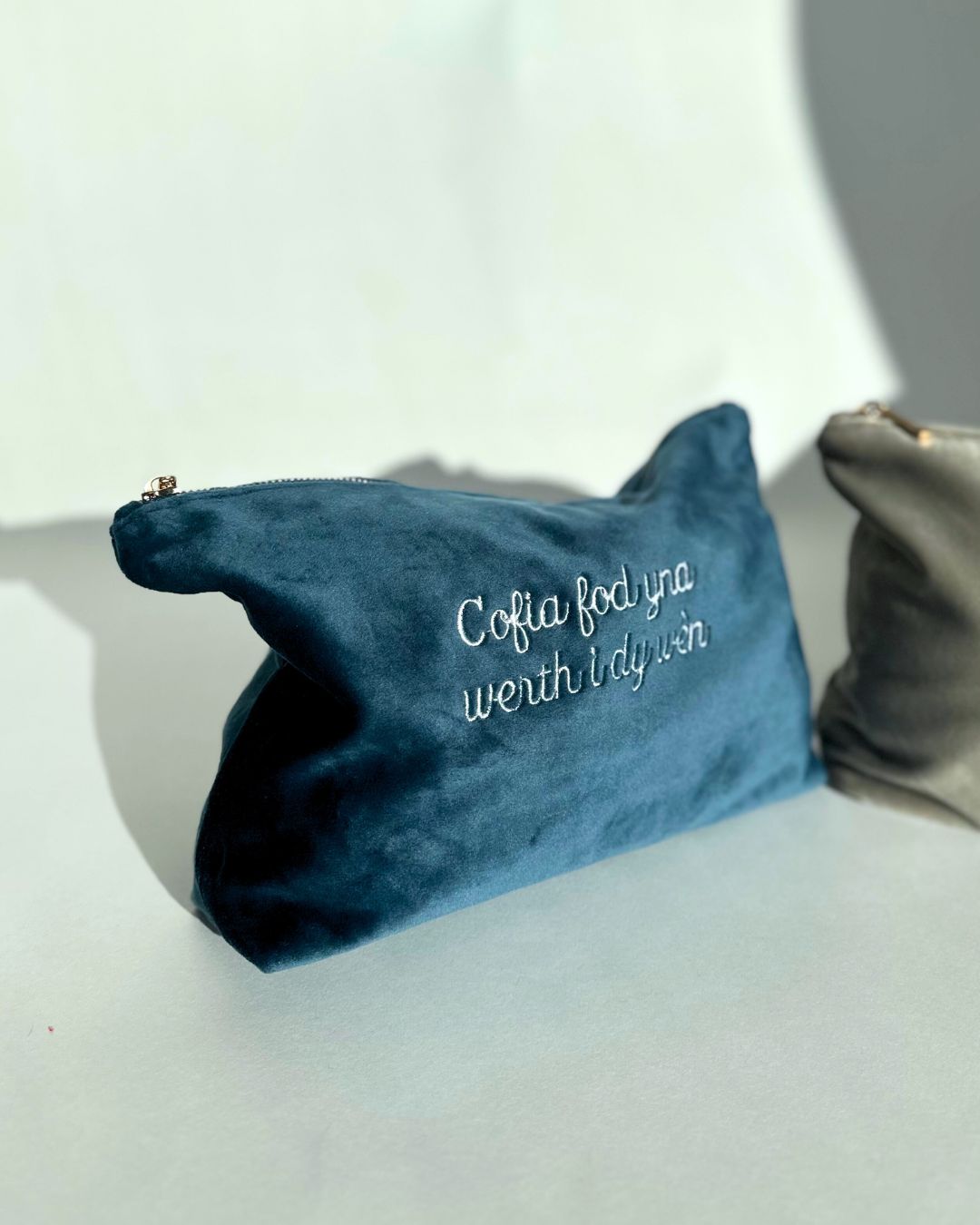 Cwdyn velvet wedi'i personoli | Personalised velvet pouch