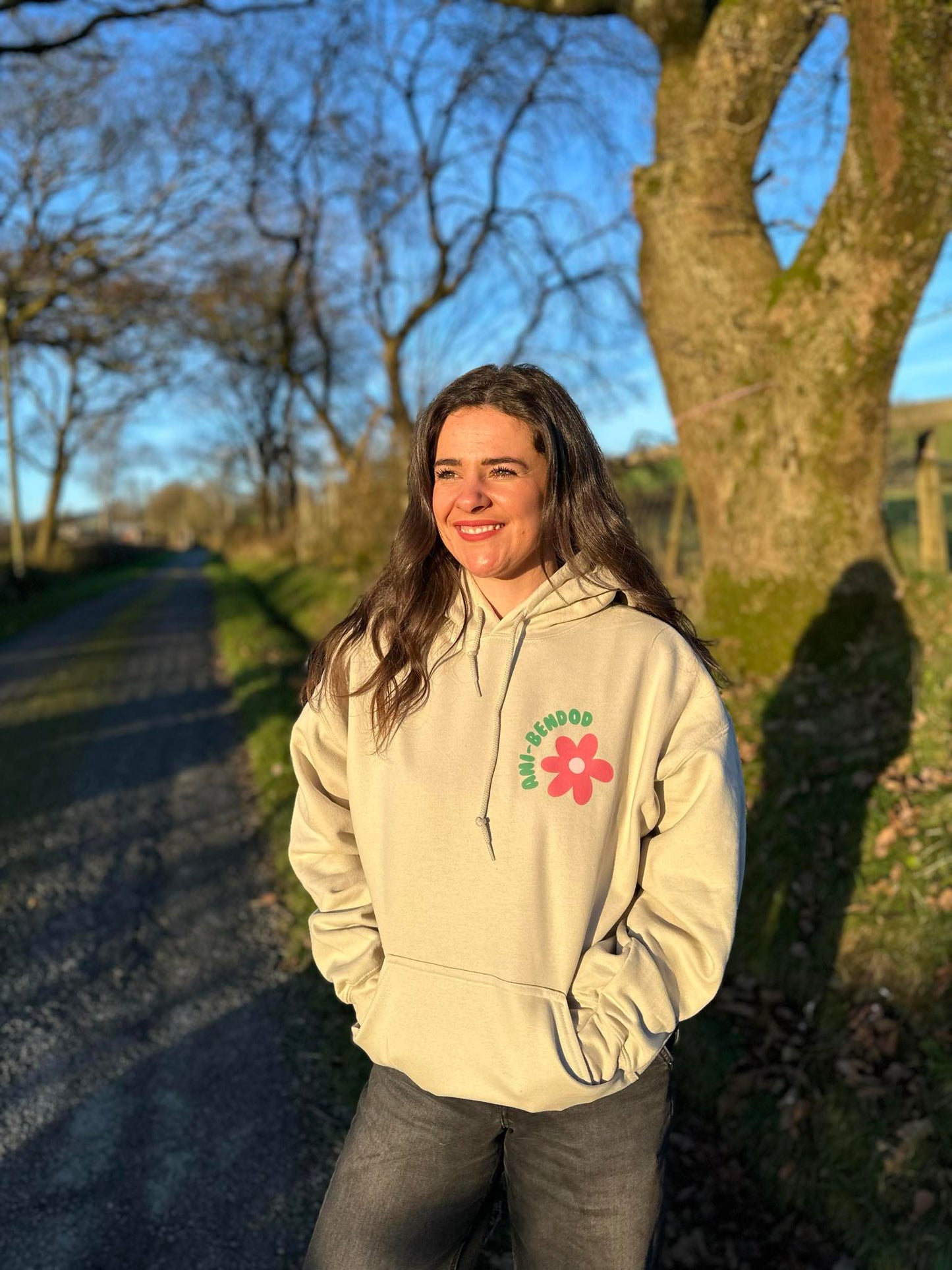 Hwdi Heb y glaw, ni fydd blodau'n tyfu Hoody