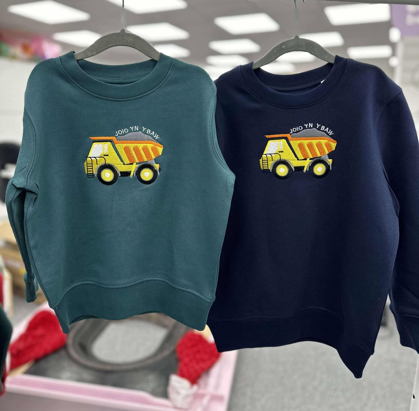 Siwmper 'Joio yn y baw' Sweatshirt