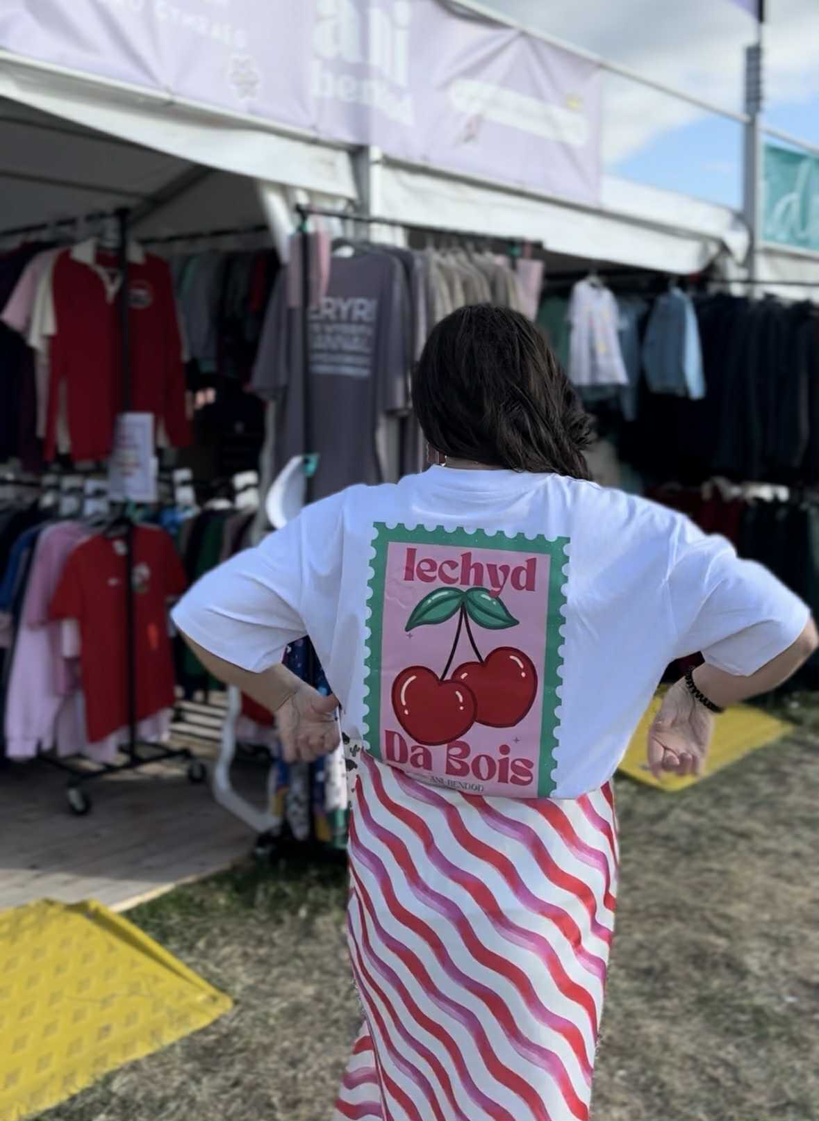 Crys T Ceirios Iechyd Da | Iechyd Da Cherry Oversized T-shirt