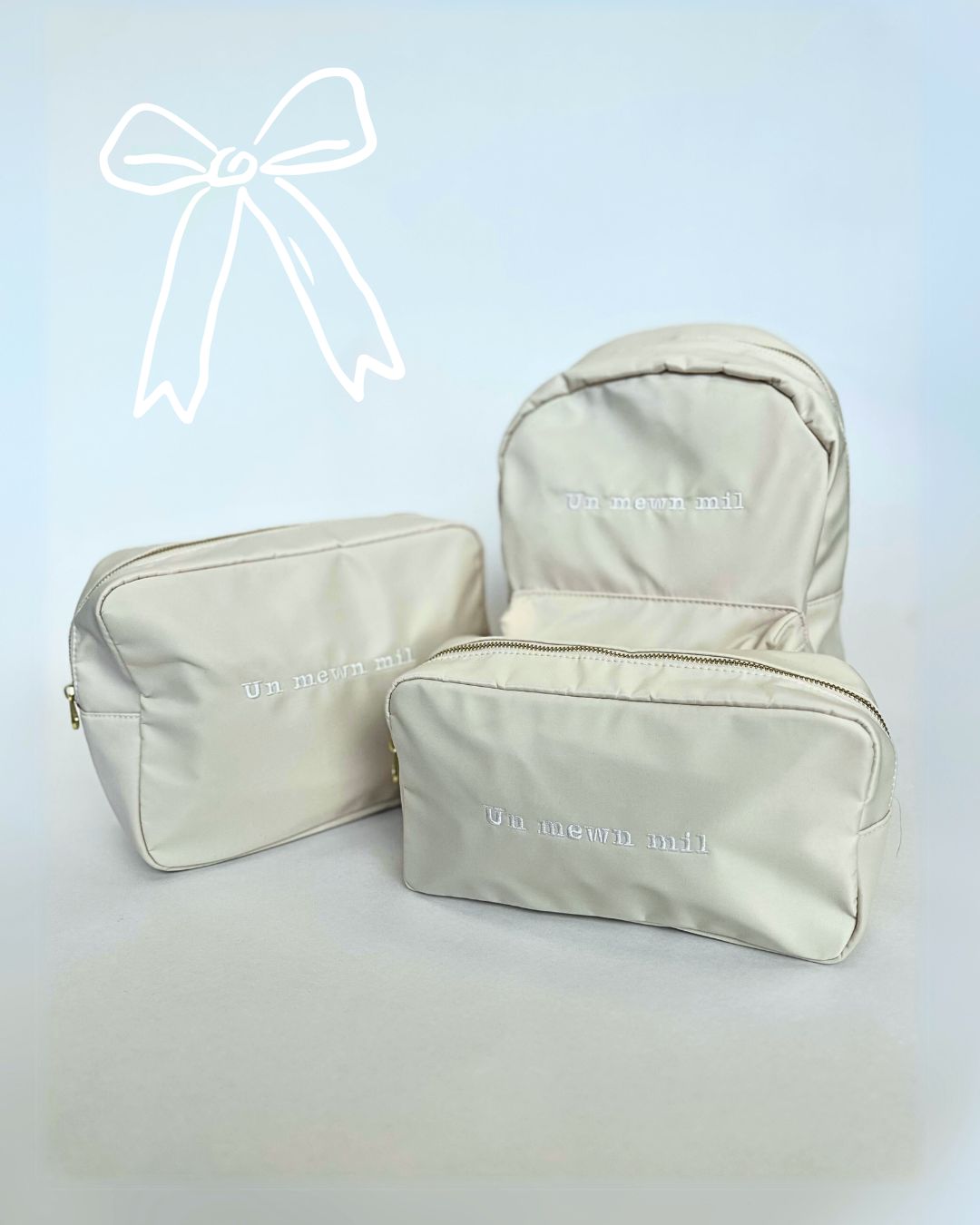 Mini backpack a cwdyn wedi'i personoli | Personalised mini backpack and pouch