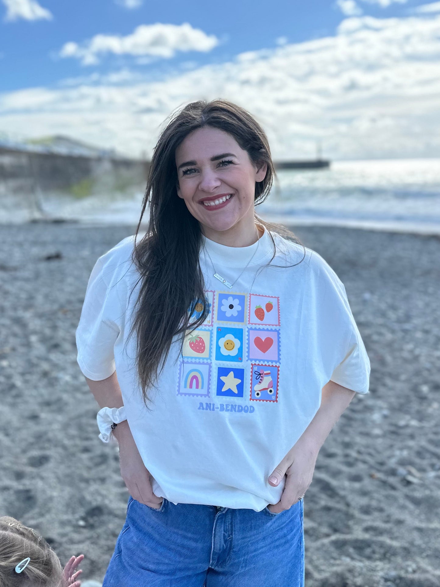 Crys t stampiau lliwgar ani-bendod | ani-bendod colourful stamps tee