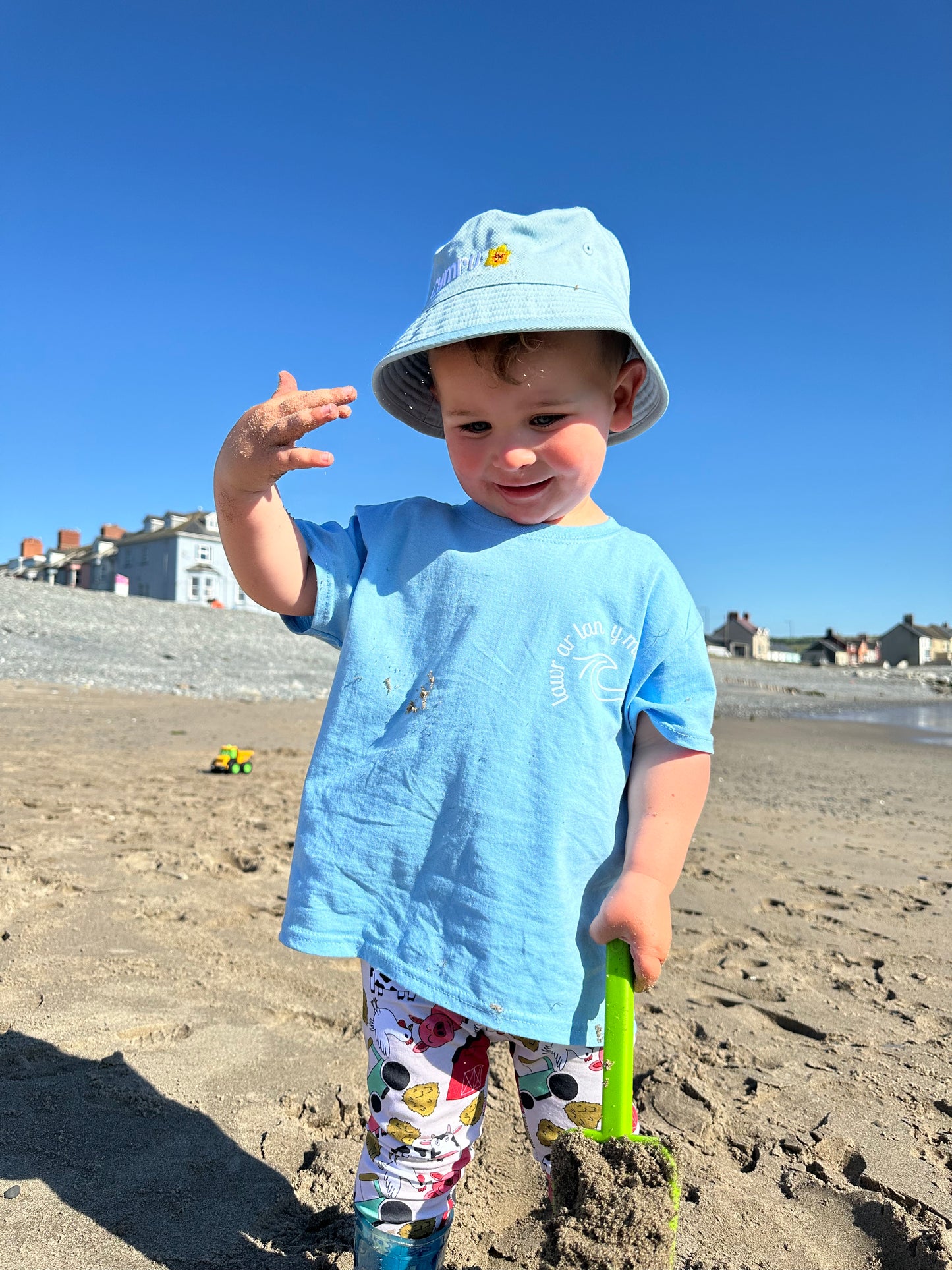 LEFTOVER STOCK - Hetiau bwced a hetiau haul- Bucket and sun hats CLEARANCE