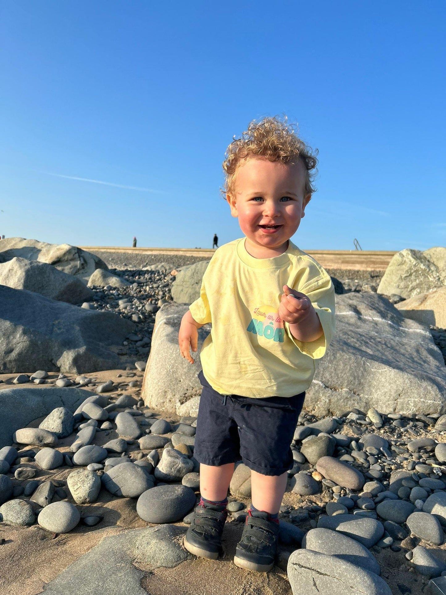 PLANT-Lawr ar lan y Mor- Siwmper/Crys T Plant- ani-bendod t-shirt/ sweatshirt