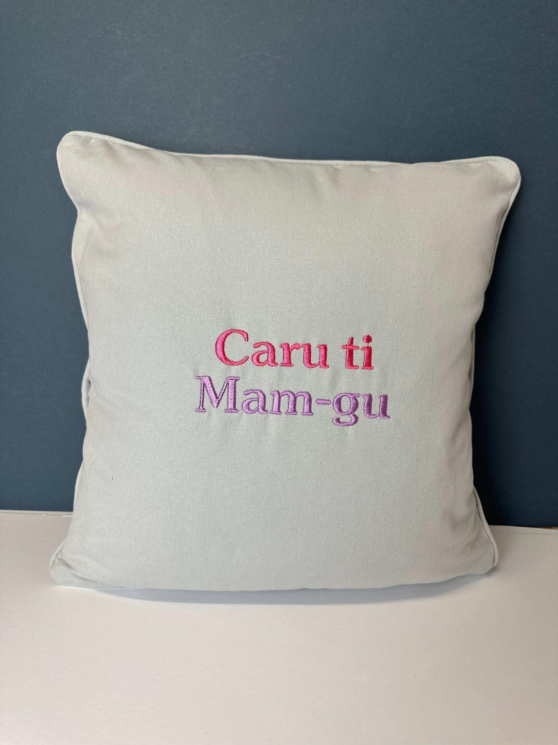 Clustog Sul y Mamau- ani-bendod Mother's day Cushion