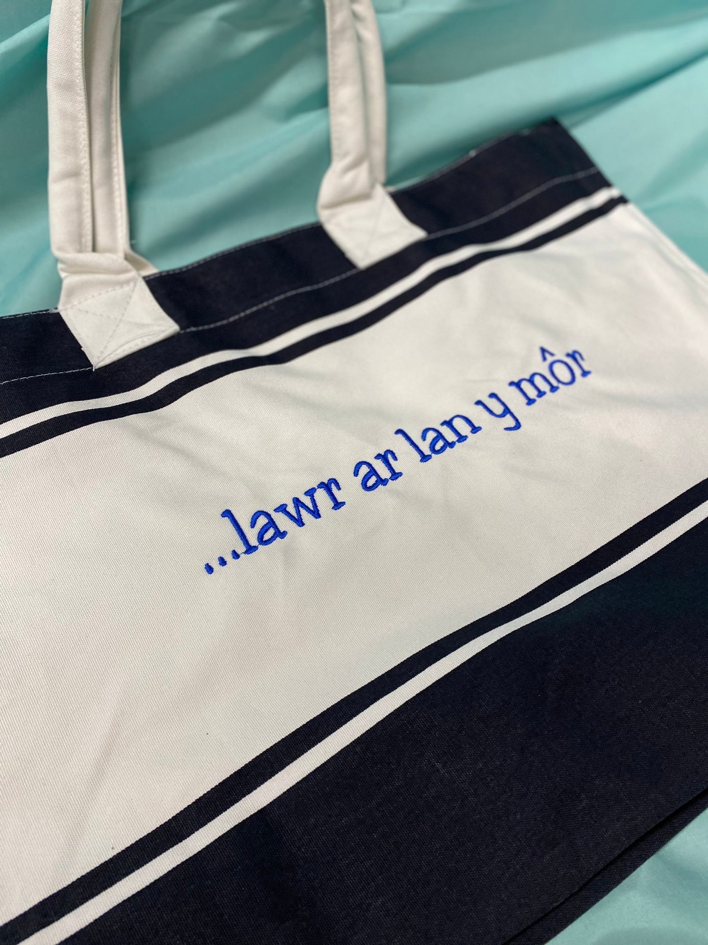 Bag 'lawr ar lan y mor' ani-bendod beach bag