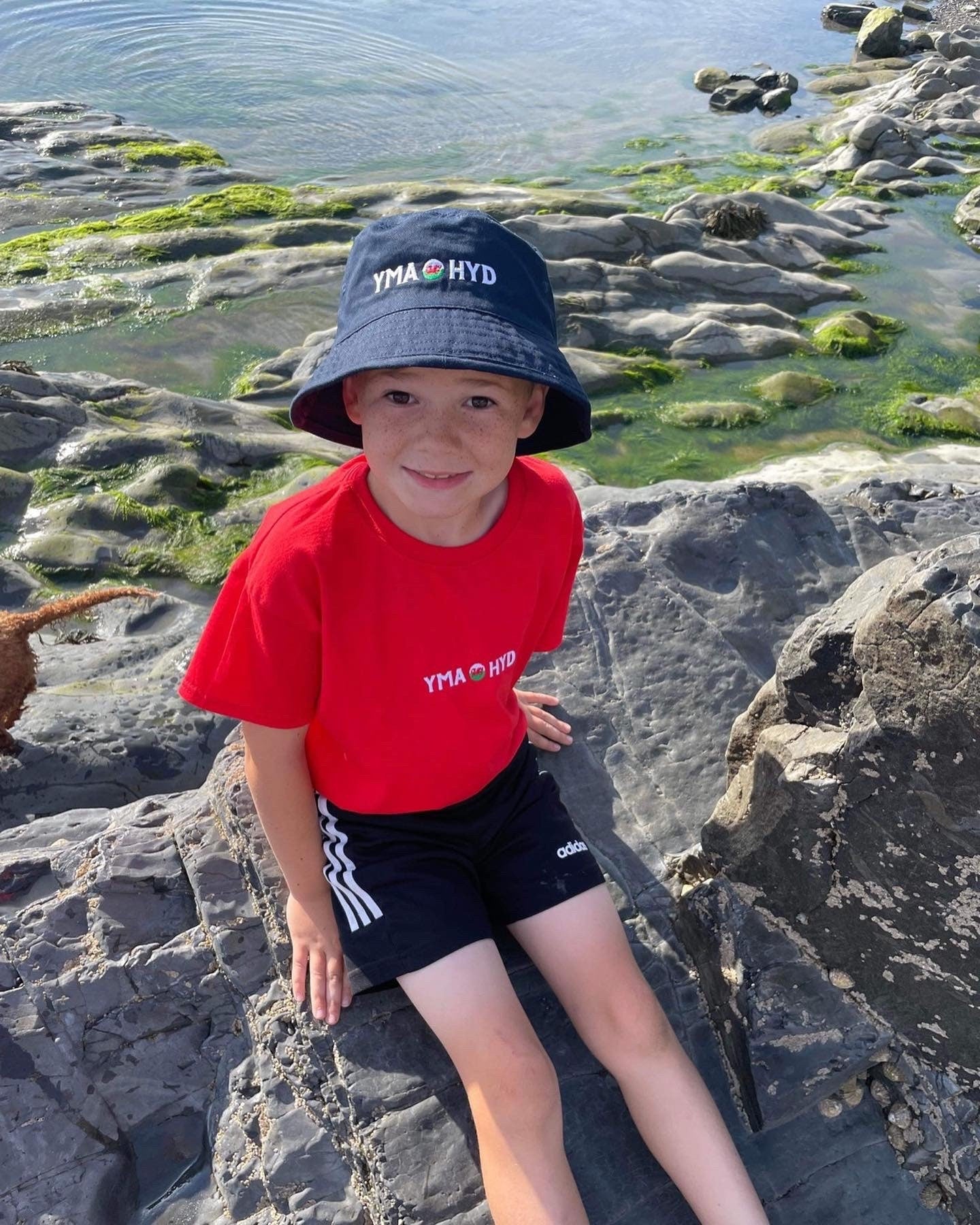 Hetiau Bwced- yma o hyd- Bucket hats ani-bendod