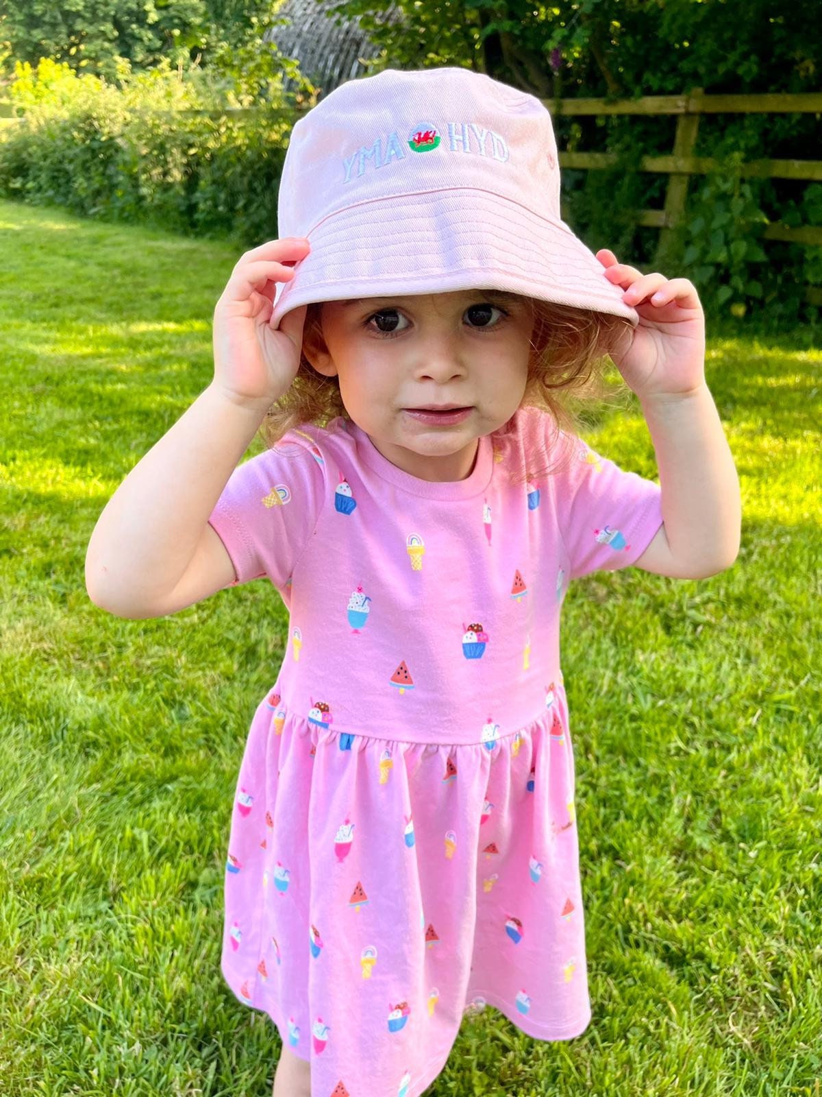 Hetiau Bwced- yma o hyd- Bucket hats ani-bendod