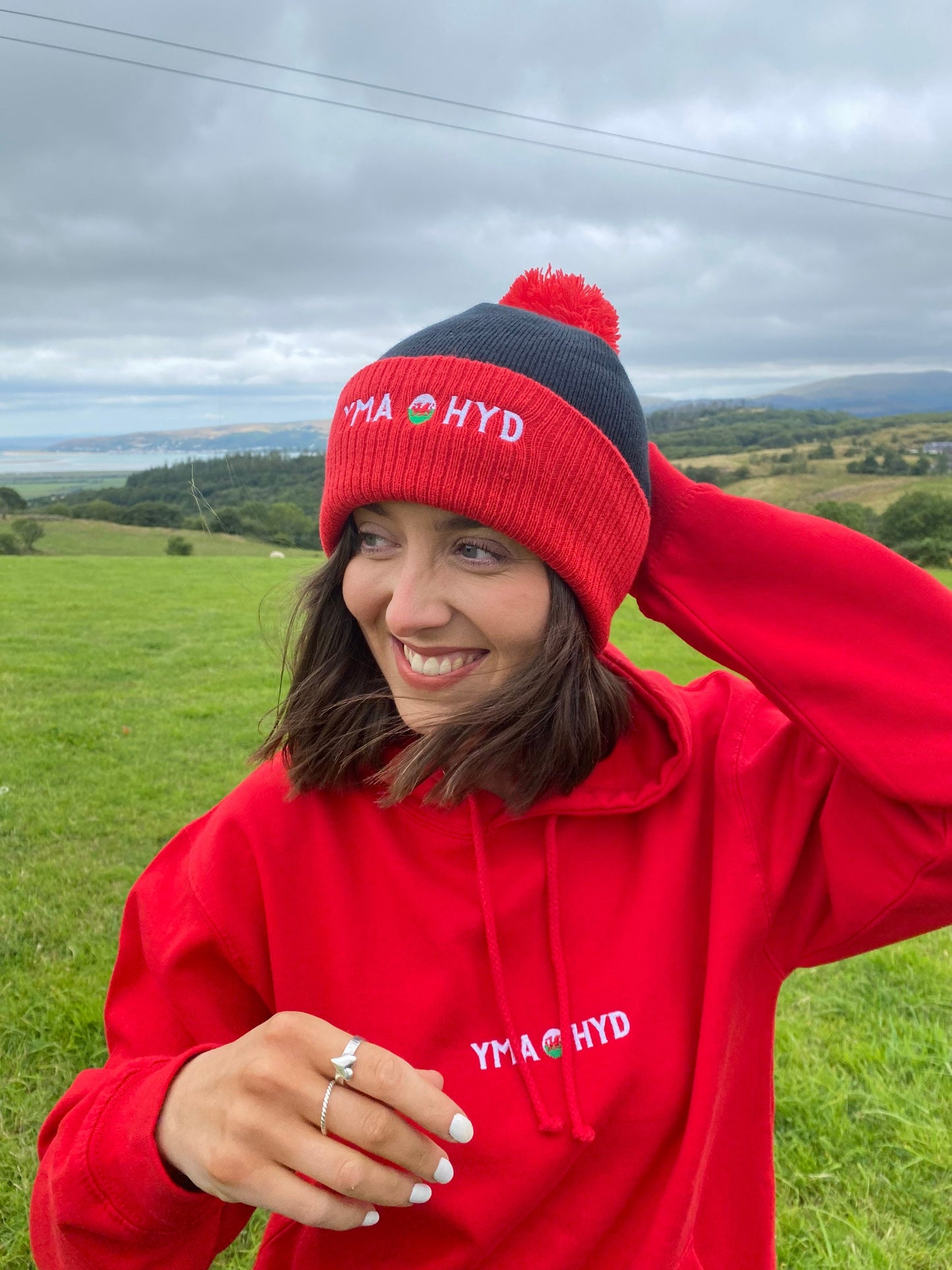 Yma o hyd-BOBBLE- hat ani-bendod