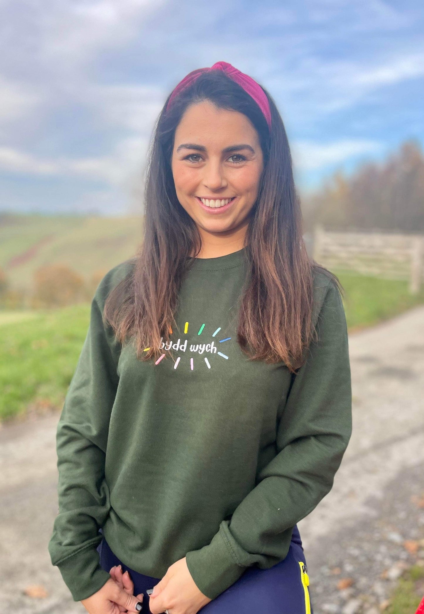 BYDD WYCH- Siwmper Oedolion- ani-bendod Sweatshirt