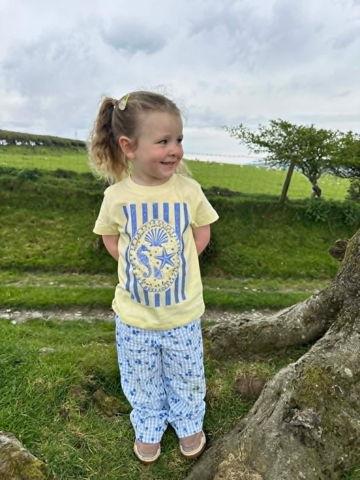Crys t 'Mi gwrddais i a merch fach ddel' plant ac oedolion | Kids and adult tee