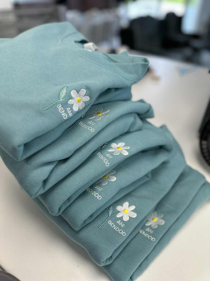 LEFTOVER STOCK- Siwmper Seafoam Llygad y dydd | Daisy Seafoam sweatshirt