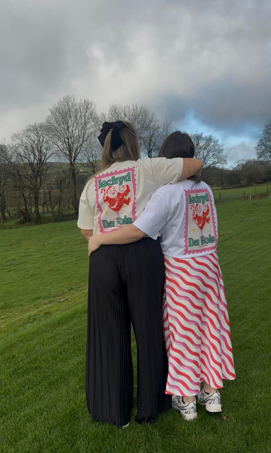 Crys T Iechyd Da Sion Corn | Santa Martini Glass Iechyd Da Oversized T-shirt
