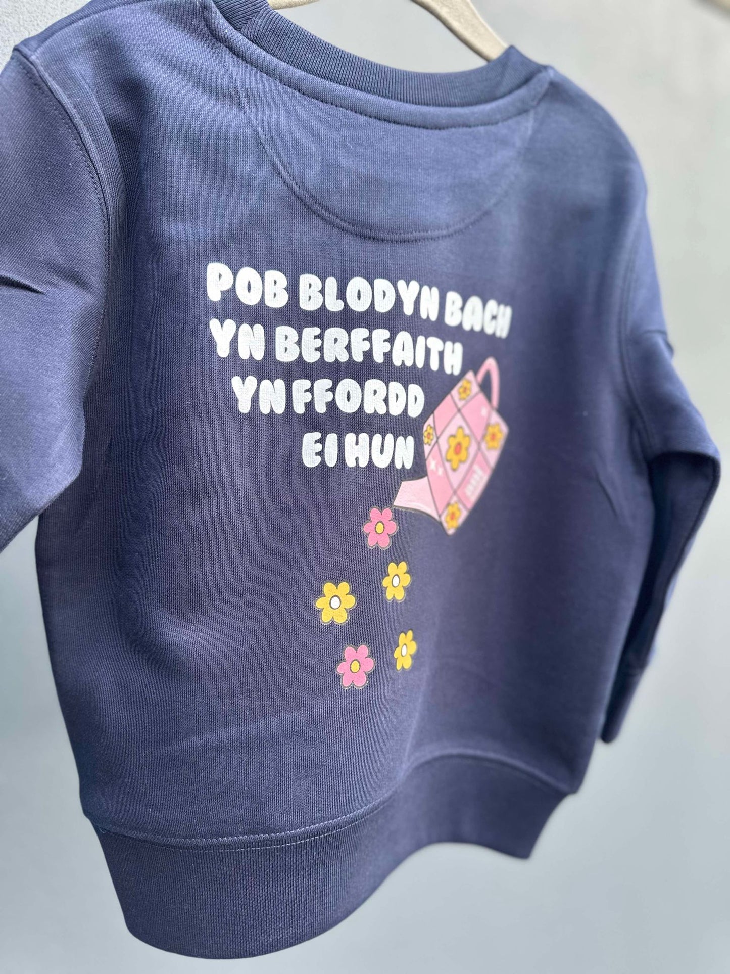 SALE - Siwmper 'Pob blodyn bach yn berffaith' Sweatshirt