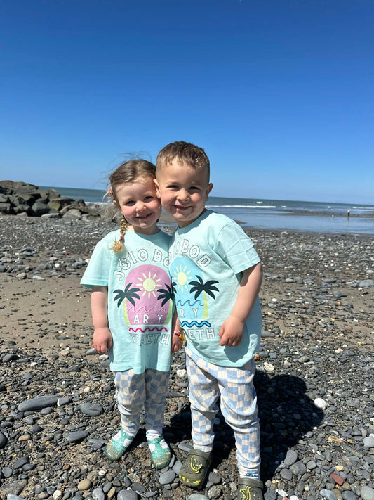 Crys T Joio bod ar y traeth | Joio bod ar y traeth tee