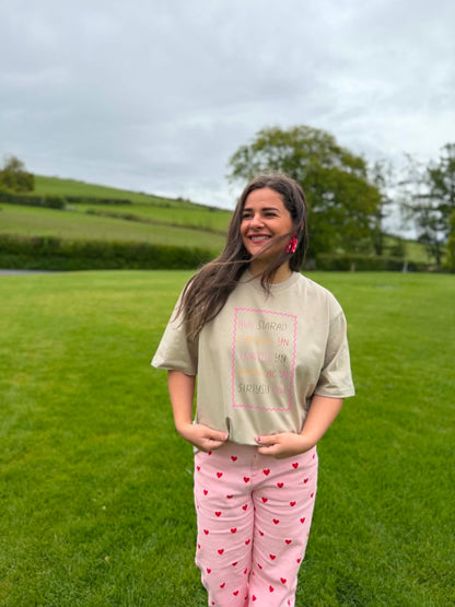 Crys T Oversized plant ac oedolion Mae Siarad Cymraeg yn fraint | Speaking Welsh is cool tee