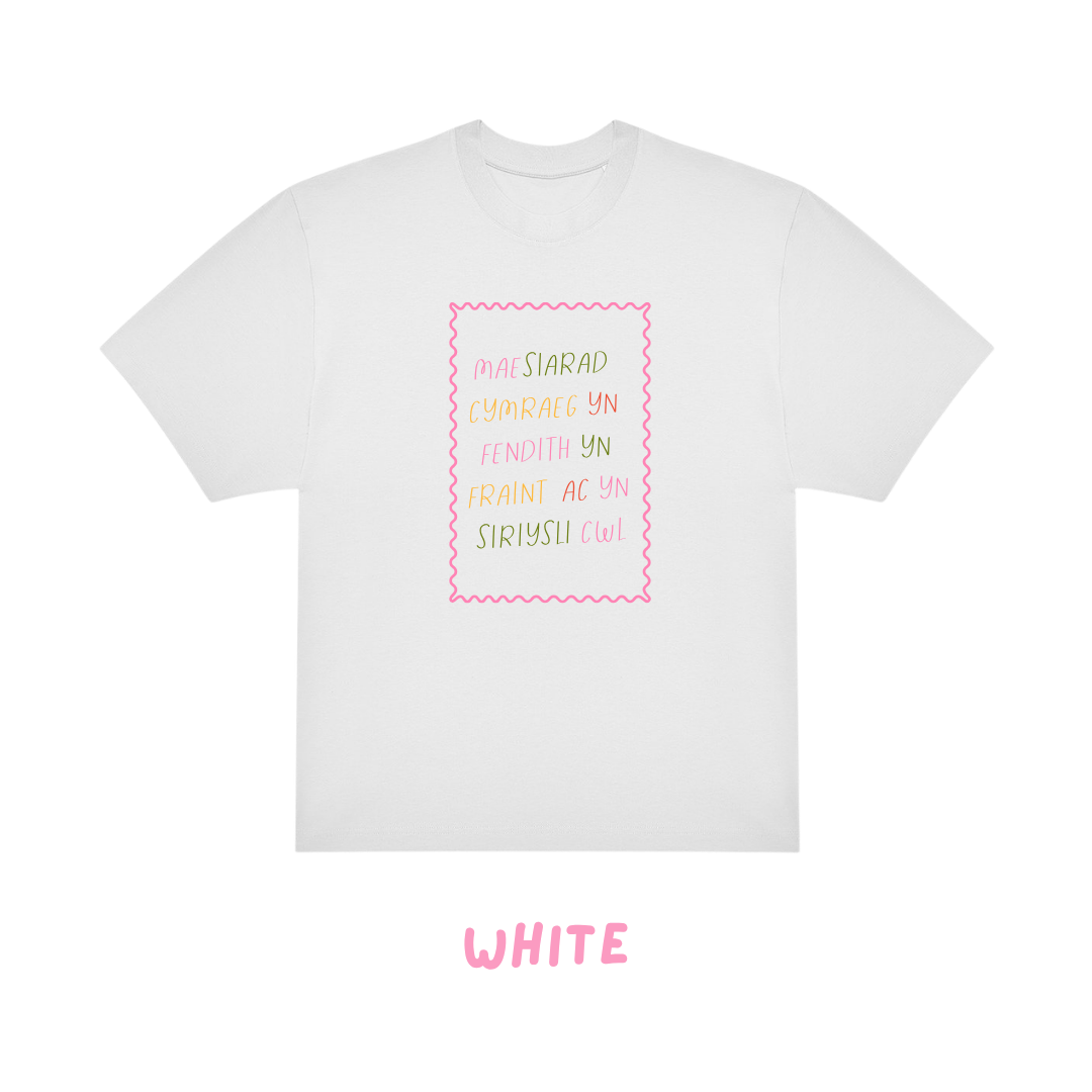 Crys T Oversized Mae Siarad Cymraeg yn fraint | Speaking Welsh is cool tee
