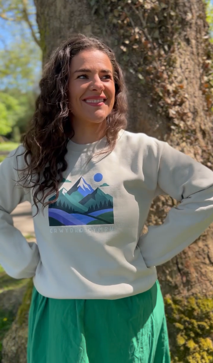 Siwmper Crwydro Cymru | sweatshirt