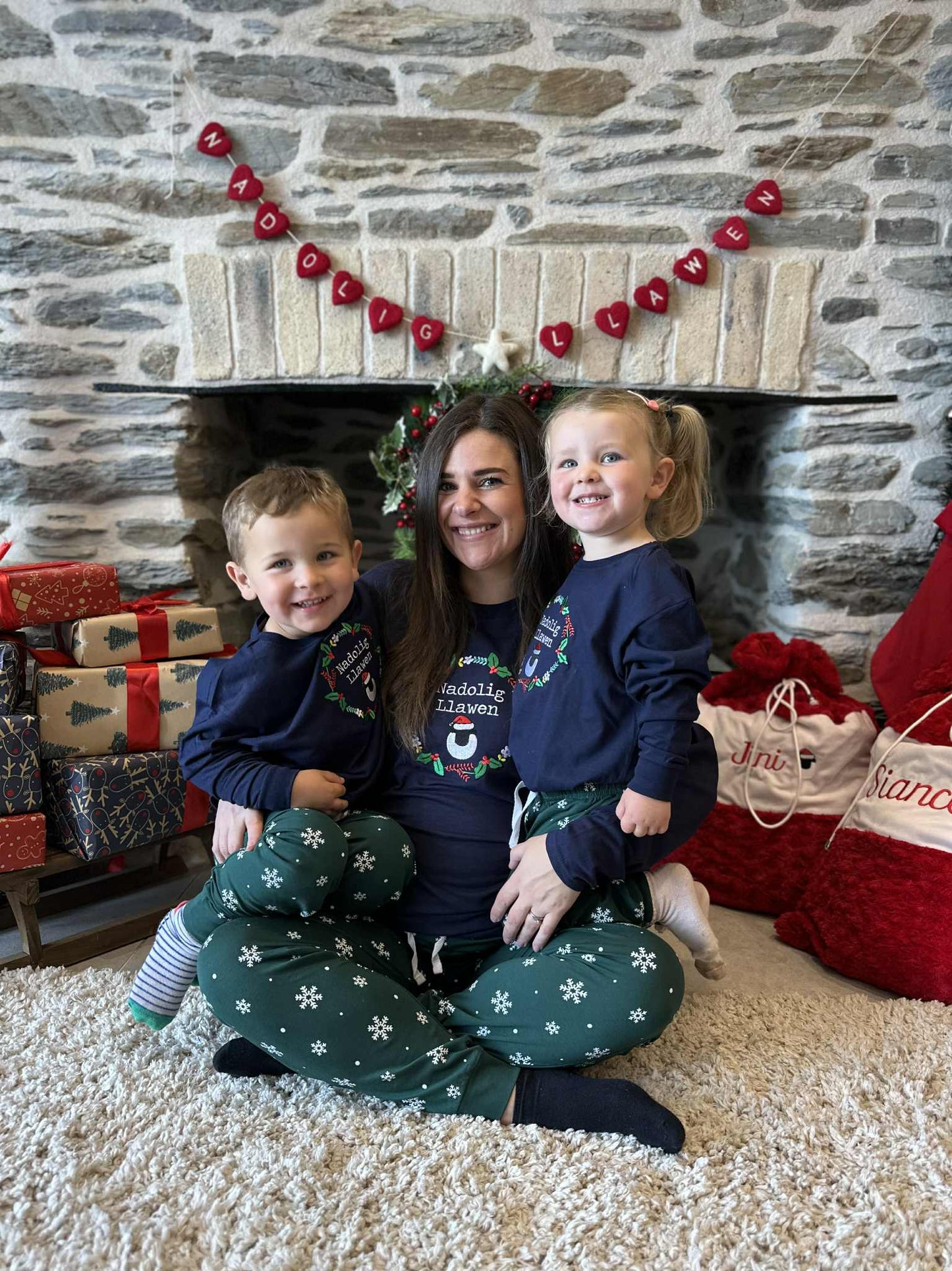 Pyjamas Nadolig teulu/Family Christmas pyjamas