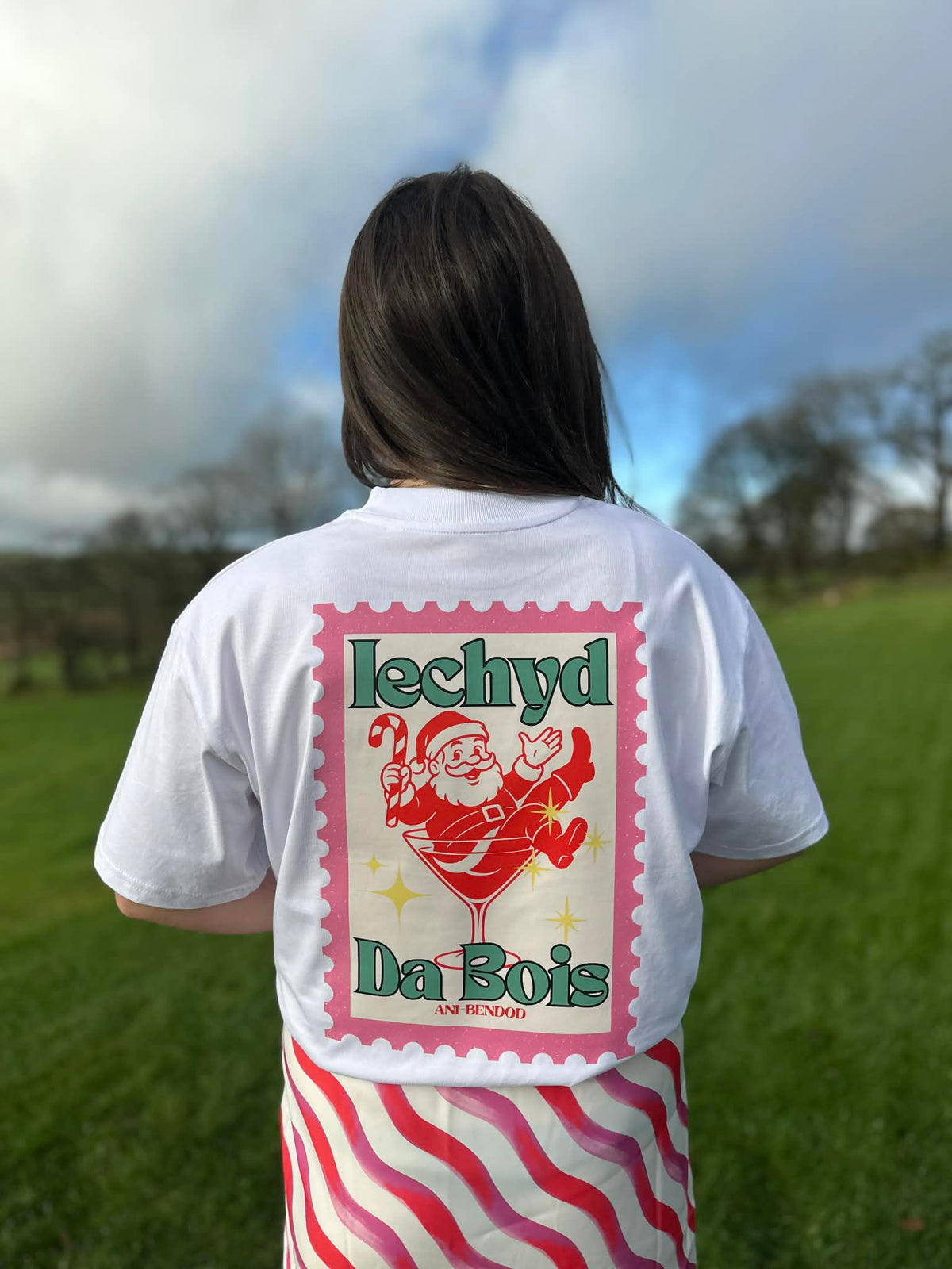 Crys T Iechyd Da Sion Corn | Santa Martini Glass Iechyd Da Oversized T-shirt