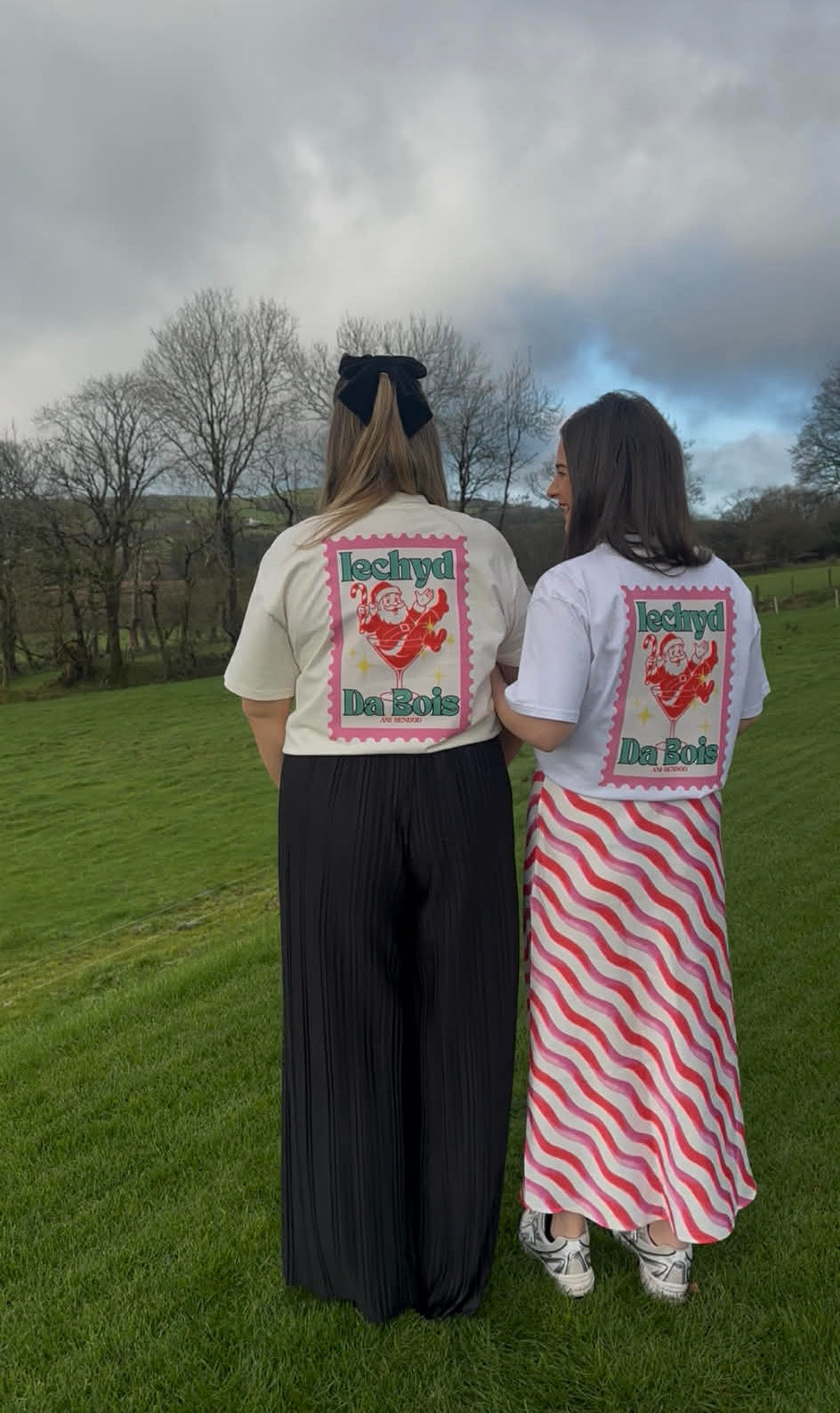 Crys T Iechyd Da Sion Corn | Santa Martini Glass Iechyd Da Oversized T-shirt