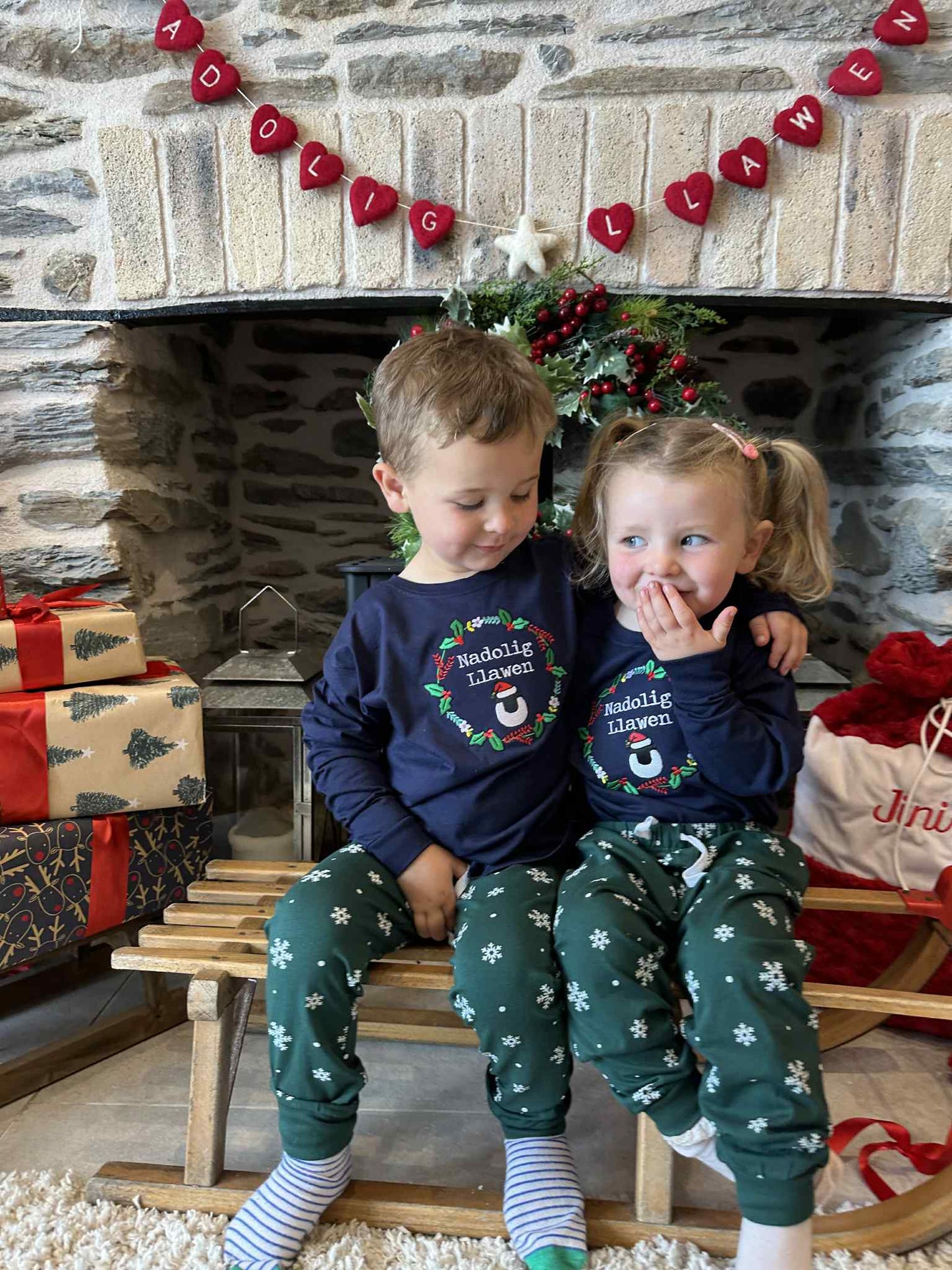 Pyjamas Nadolig teulu/Family Christmas pyjamas