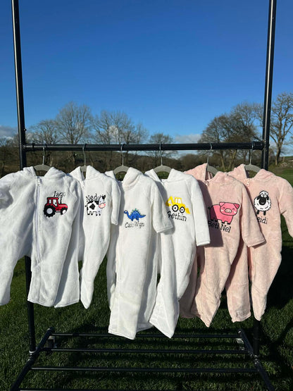 Onesies Babis wedi personoli | Baby Fluffy All in One personalised