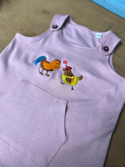 Dyngaris hwyaid/ieir ani-bendod farm Chickens/ducks dungarees/romp