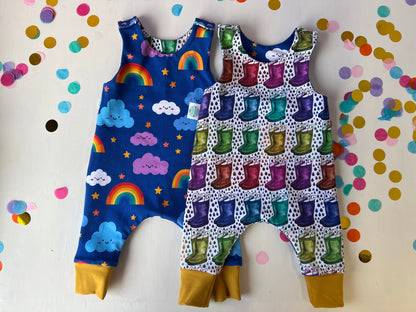 Ready to go-Romper Wellies/Rainbows ani-bendod