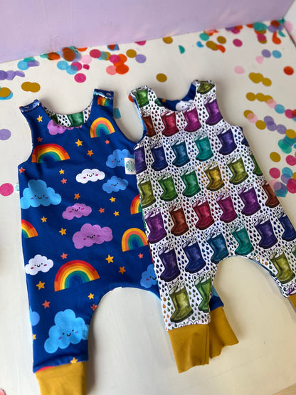 Ready to go-Romper Wellies/Rainbows ani-bendod