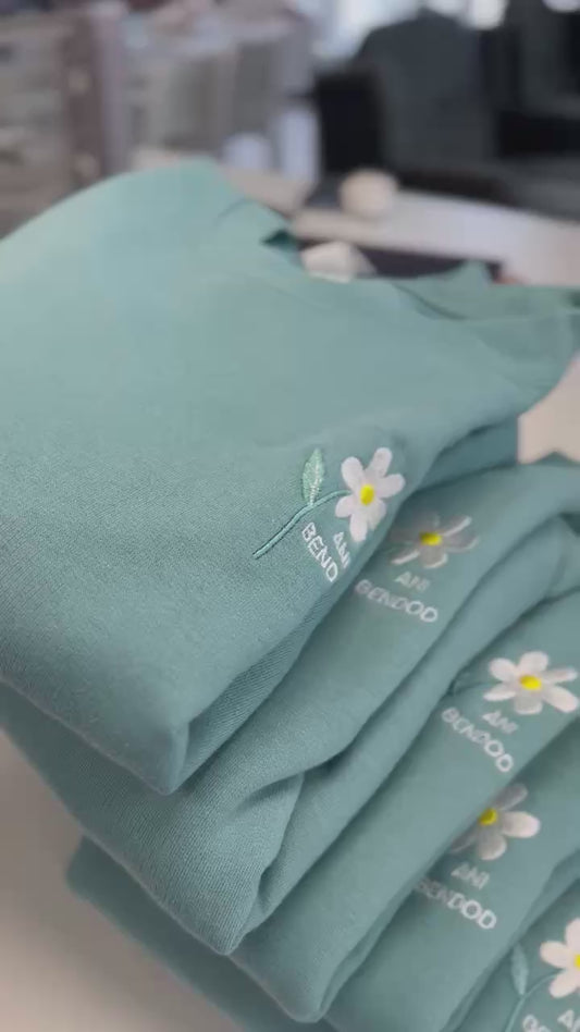 LEFTOVER STOCK- Siwmper Seafoam Llygad y dydd | Daisy Seafoam sweatshirt