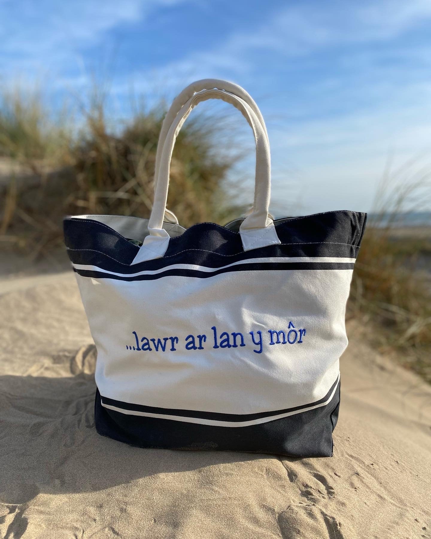 Bag 'lawr ar lan y mor' ani-bendod beach bag